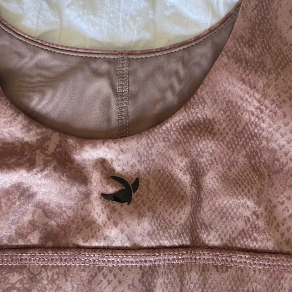 Glyder Spendid sports bra in lavender snake - Picture 8 of 10